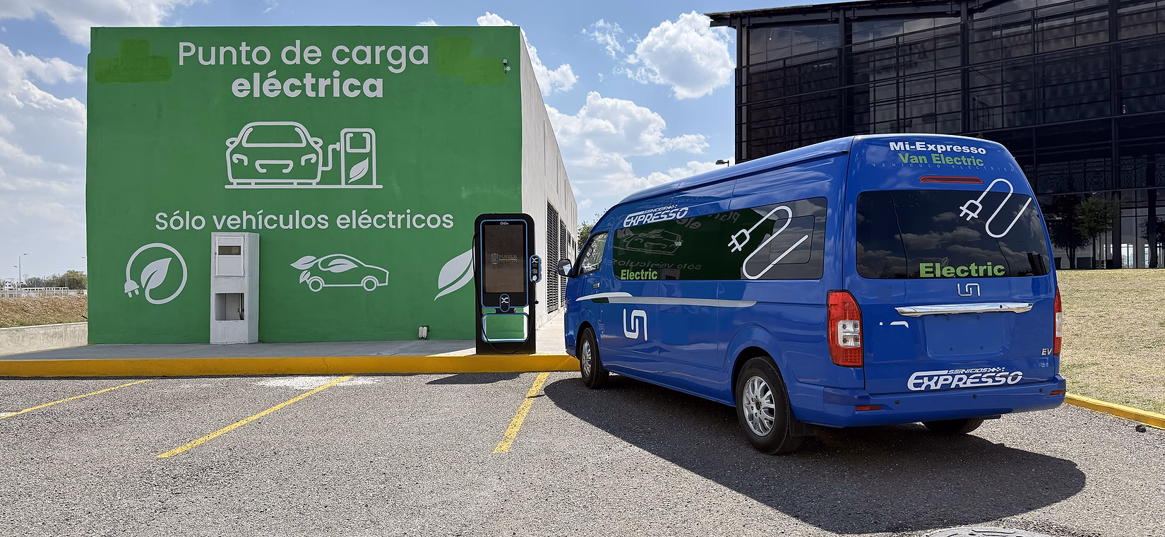 BLADE outdoor with Link vehicle