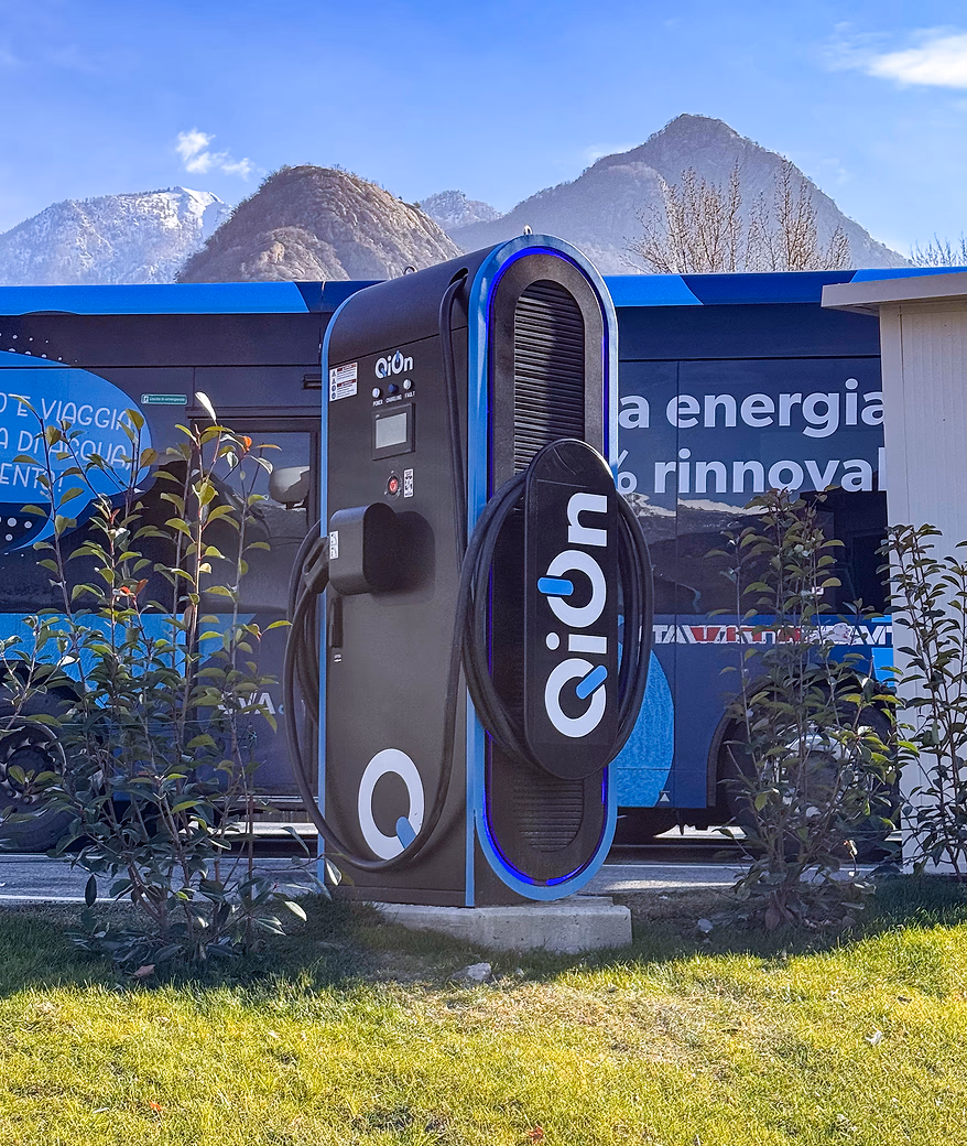 QiOn E‑Dock mooring pole charger