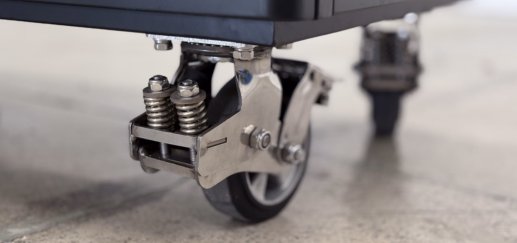 BRIQ three‑quarter view