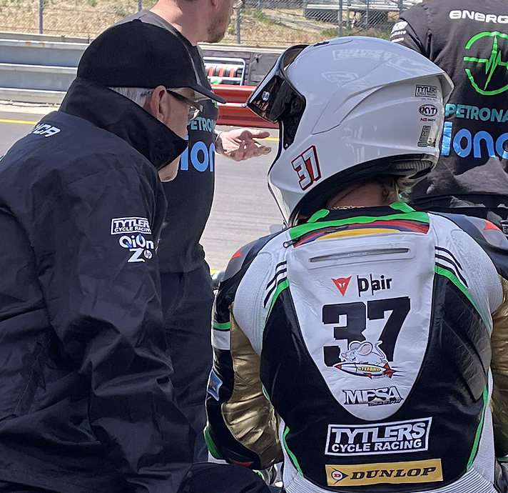 QiOn mobile charger for motorsport