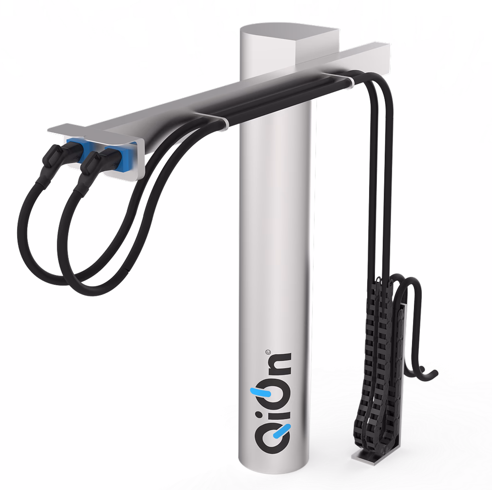 Auxiliary manual charging arm