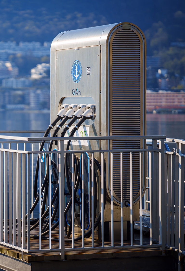 MegaThunder Multiplug Lugano installation test with neon light